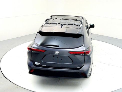Certified 2023 Toyota Highlander XLE image 17