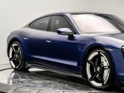Used 2020 Porsche Taycan Turbo image 23