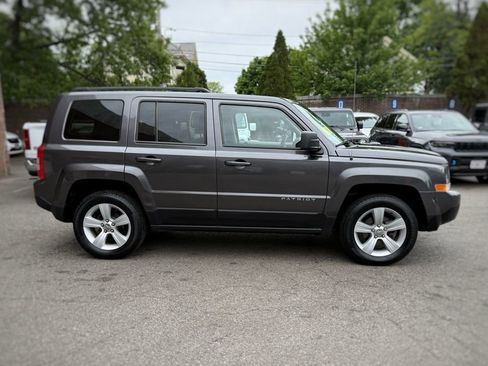 Used 2016 Jeep Patriot Latitude AWD/4WD image 4