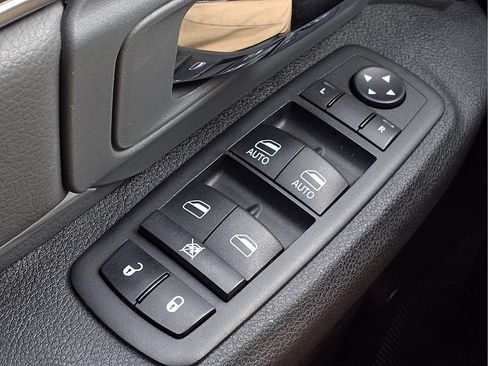 Used 2024 RAM 1500 Classic SLT AWD/4WD image 19