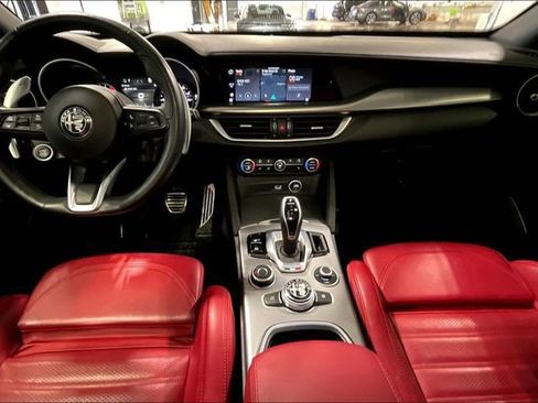 Used 2022 Alfa Romeo Stelvio Veloce AWD/4WD image 15