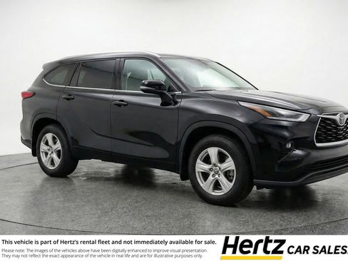 Used 2025 Toyota Highlander LE image 1