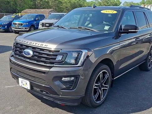Certified 2021 Ford Expedition Limited AWD/4WD image 3