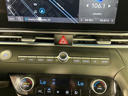 Used 2023 Hyundai Elantra Limited w/ Preferred Accessory Package FWD image 14