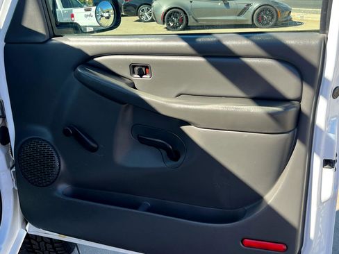 Used 2004 Chevrolet Silverado 2500 4x4 Regular Cab image 19