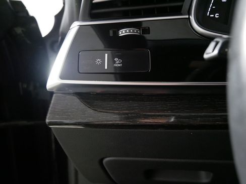 Used 2021 Audi Q8 Prestige w/ Prestige Package image 26