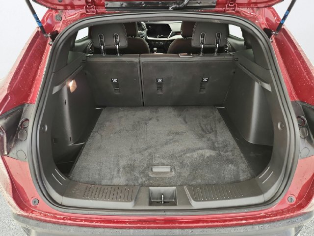 Used 2025 Chevrolet Trax RS w/ Driver Confidence Package FWD image 22