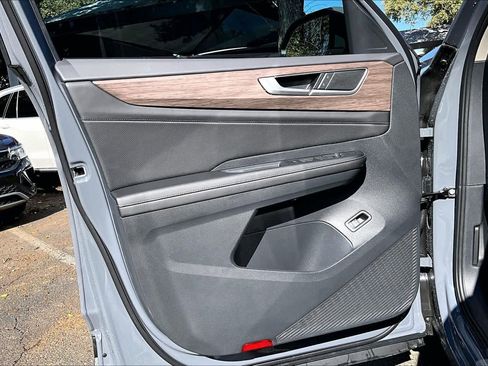 New 2026 Volkswagen Atlas SEL image 10