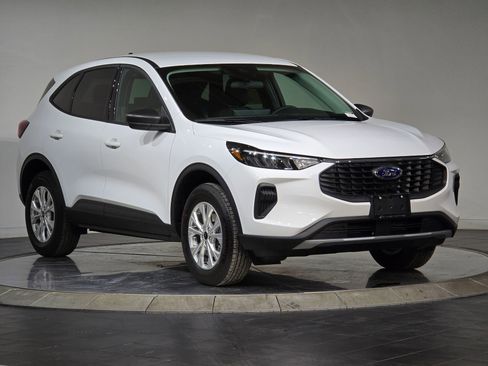 New 2026 Ford Escape Active w/ Cold Weather Package FWD image 2