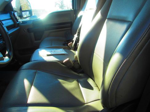 Used 2018 Ford F250 XL w/ Power Equipment Group image 6