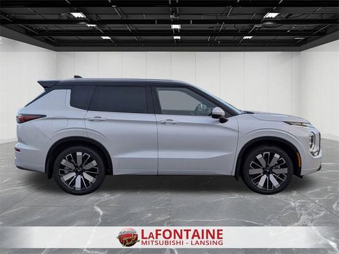 New 2026 Mitsubishi Outlander SEL image 6