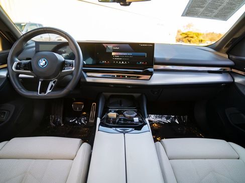 Used 2025 BMW i5 xDrive40 w/ M Sport Package image 10