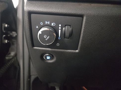 Used 2021 Jeep Grand Cherokee Laredo image 27