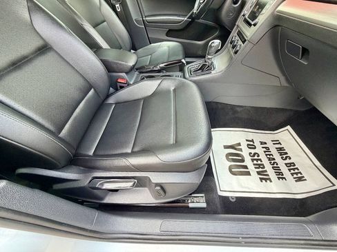 Used 2017 Volkswagen Golf SE FWD image 28