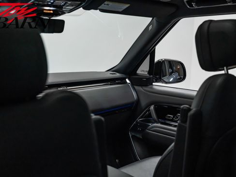 Used 2023 Land Rover Range Rover SE image 42