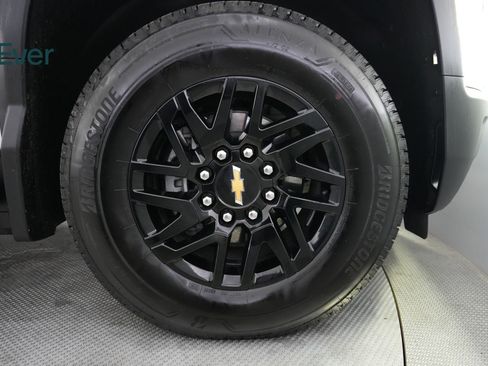 Used 2025 Chevrolet Silverado EV LT AWD/4WD image 14