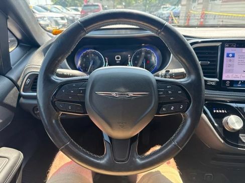 Used 2021 Chrysler Pacifica Touring w/ S Appearance Package FWD image 24