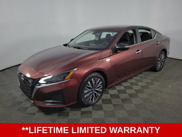 Used 2025 Nissan Altima 2.5 SV FWD image 3