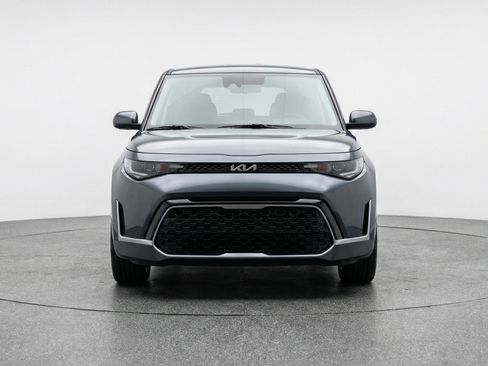 Used 2025 Kia Soul LX w/ LX Technology Package FWD image 2