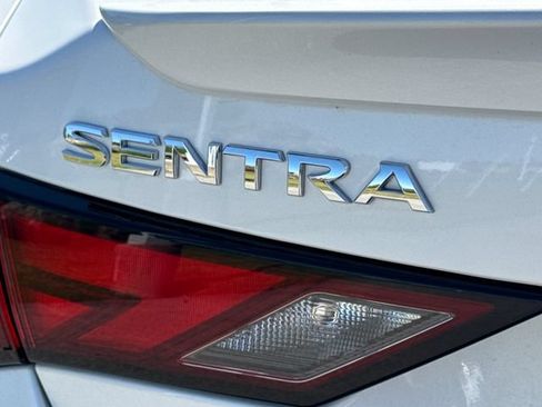 Used 2022 Nissan Sentra SR w/ SR Premium Package FWD image 17