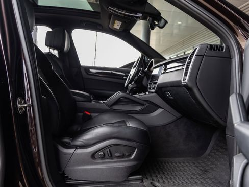 Certified 2022 Porsche Cayenne AWD/4WD image 37