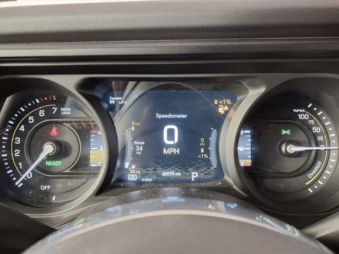 Used 2024 Jeep Wrangler Unlimited Sahara image 9