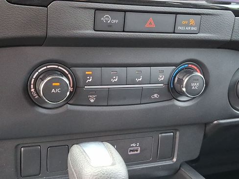 Used 2024 Nissan Frontier SV AWD/4WD image 16