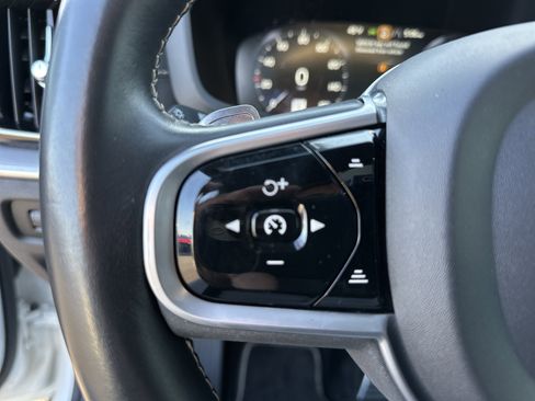 Used 2020 Volvo V60 T6 R-Design w/ Advanced Package image 27