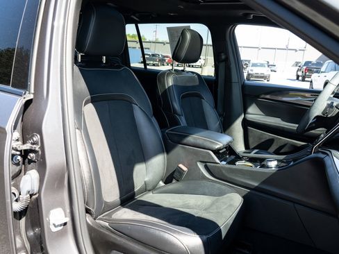 Used 2023 Jeep Grand Cherokee L Laredo image 24