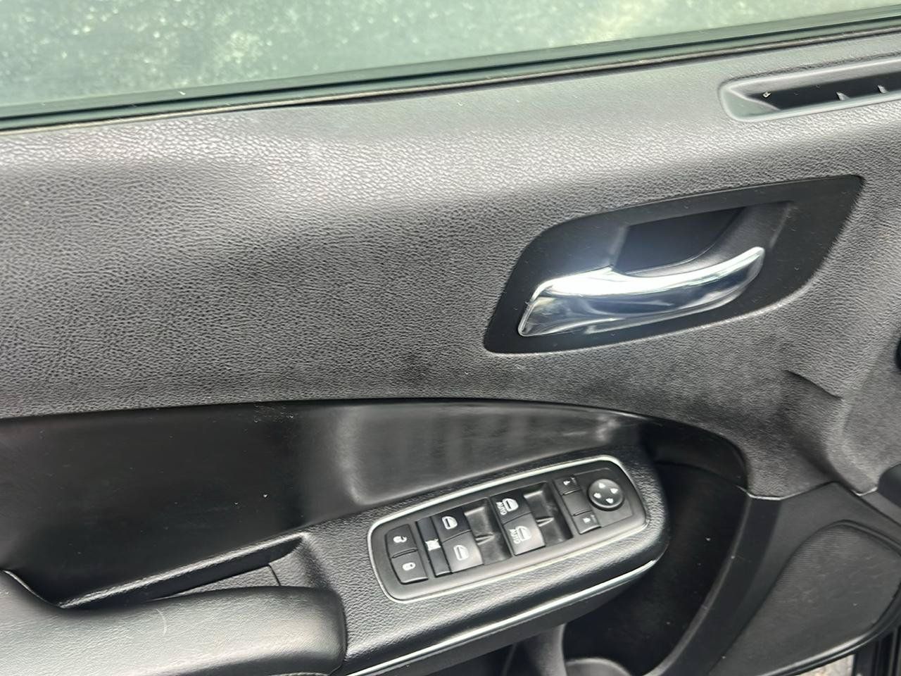 Used 2014 Dodge Charger SXT RWD image 17