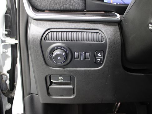 Used 2024 Jeep Wagoneer 4WD image 9
