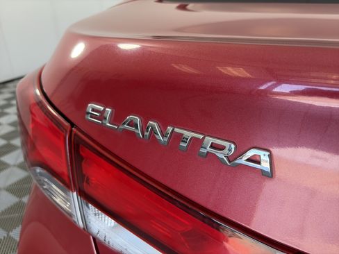 Used 2015 Hyundai Elantra SE w/ Option Group 03 FWD image 15