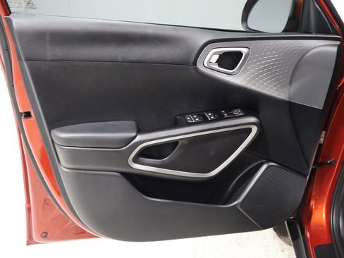 Used 2021 Kia Soul LX image 12