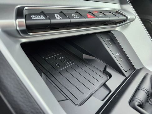 New 2025 Audi Q3 2.0T Premium image 17