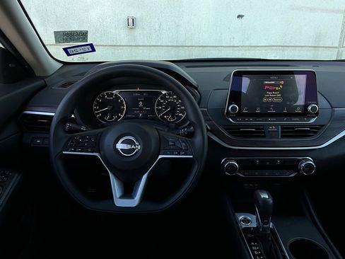 Used 2025 Nissan Altima 2.5 SV image 14