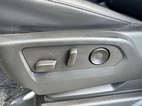 Used 2023 Chevrolet Suburban LT image 14