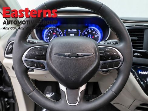 Used 2023 Chrysler Voyager LX image 10