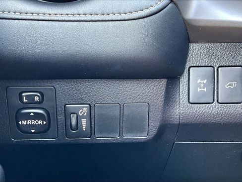 Used 2016 Toyota RAV4 XLE AWD/4WD image 36