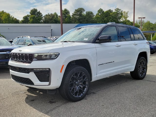 New 2027 Jeep Grand Cherokee Summit w/ Adv Protech Group IV AWD/4WD image 3