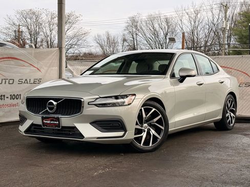 Used 2019 Volvo S60 T6 Momentum image 1
