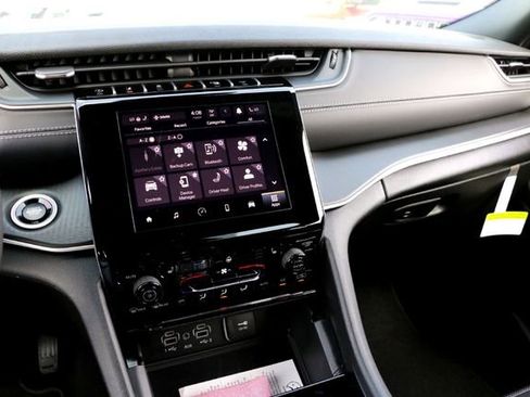 New 2025 Jeep Grand Cherokee L Altitude RWD image 13