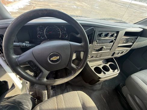 Used 2017 Chevrolet Express 3500 Extended image 8