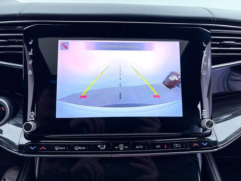 Used 2022 Jeep Wagoneer Series III w/ Premium Group I image 9