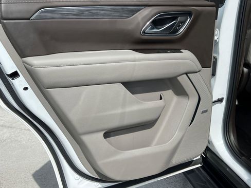Used 2022 GMC Yukon SLT w/ SLT Luxury Package RWD image 22
