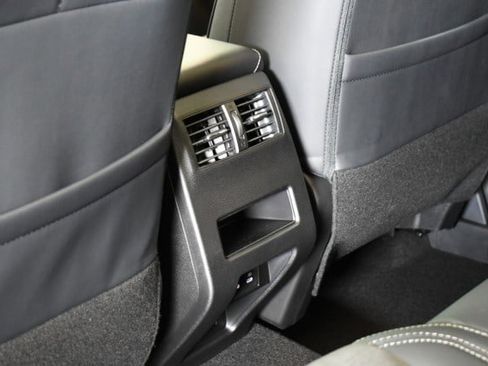 New 2026 Mitsubishi Outlander AWD image 32