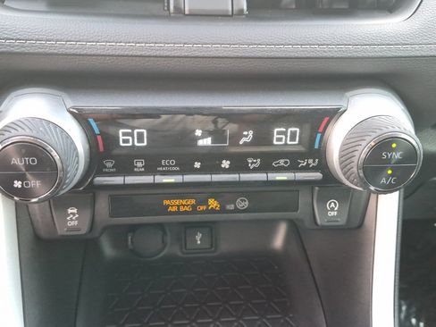Certified 2022 Toyota RAV4 XLE FWD image 18