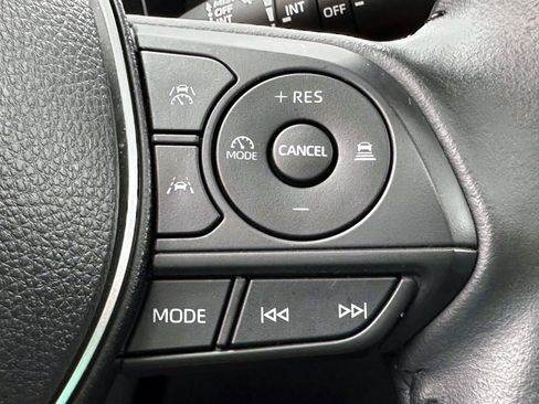 Used 2023 Toyota Corolla Cross XLE w/ Convenience Package AWD/4WD image 29
