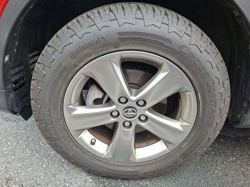 Used 2015 Toyota RAV4 XLE AWD/4WD image 5