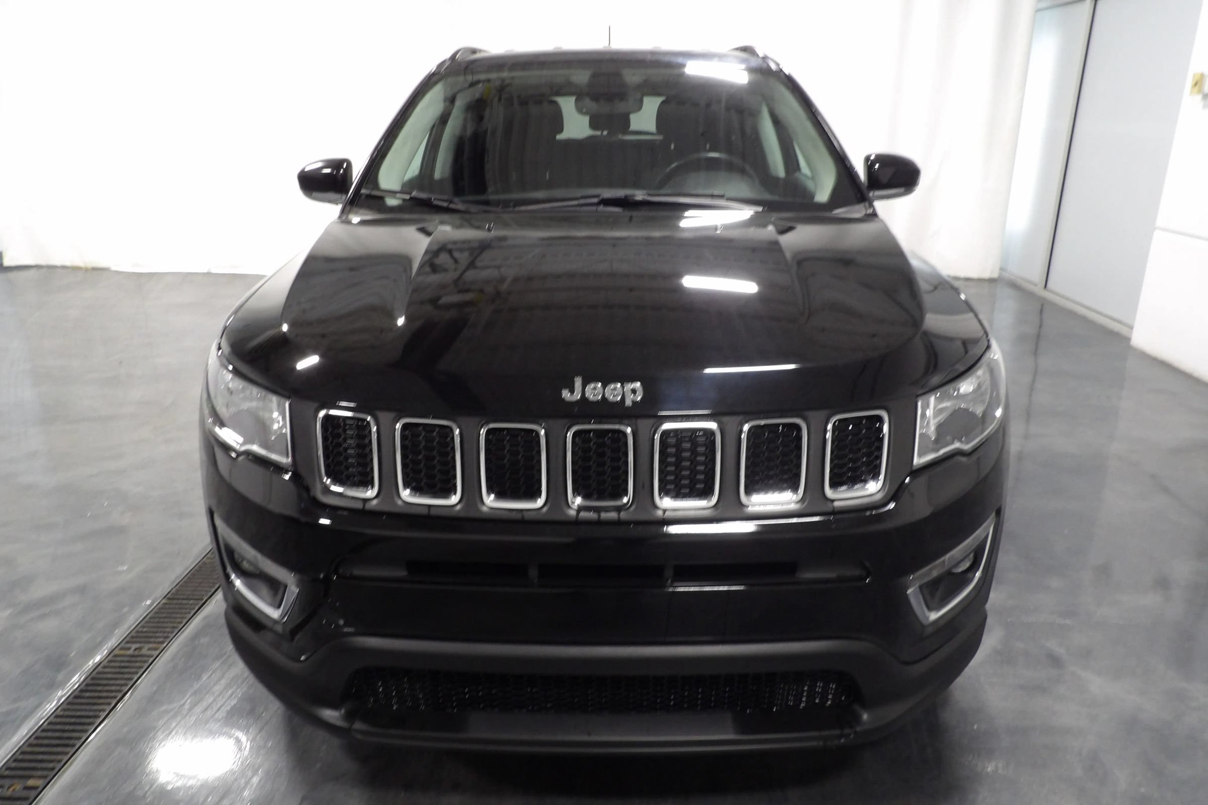 Used 2020 Jeep Compass Limited AWD/4WD image 2