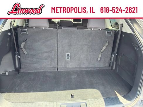 Used 2024 Toyota Highlander LE AWD/4WD image 14